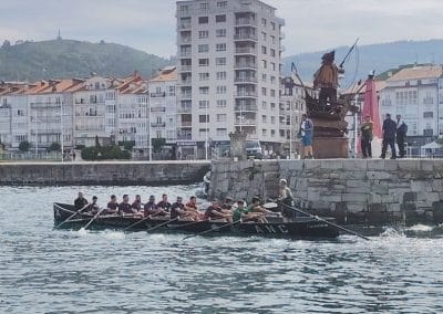 Colaboración de Monteros de Espinosa con el club deportivo de traineras de Castro-Urdiales