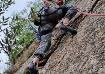 Personal del Grupo de Alta Montaña durante su ejercicio de escalada en el Barranco de la Degollada