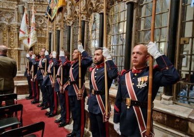 Personal de la Guardia Real durante la ofrenda floral a la Virgen del Sagrario, patrona de la ciudad de Toledo