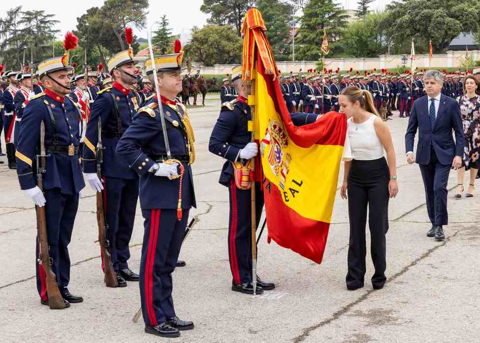 La reina doña Sofía preside en El Pardo una jura de bandera de personal civil