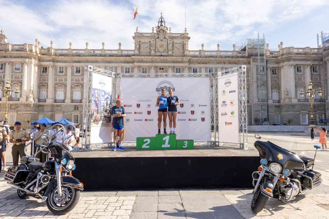 Las dos primeras clasificadas categoría femenina militar en el cajón