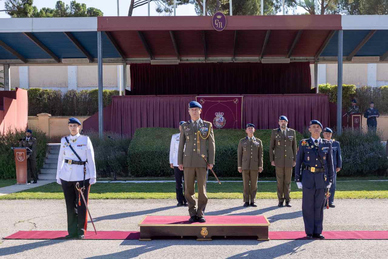 La teniente coronel Verónica Marqueta, nueva jefa del Grupo de Apoyo Instantes después de formalizarse el relevo