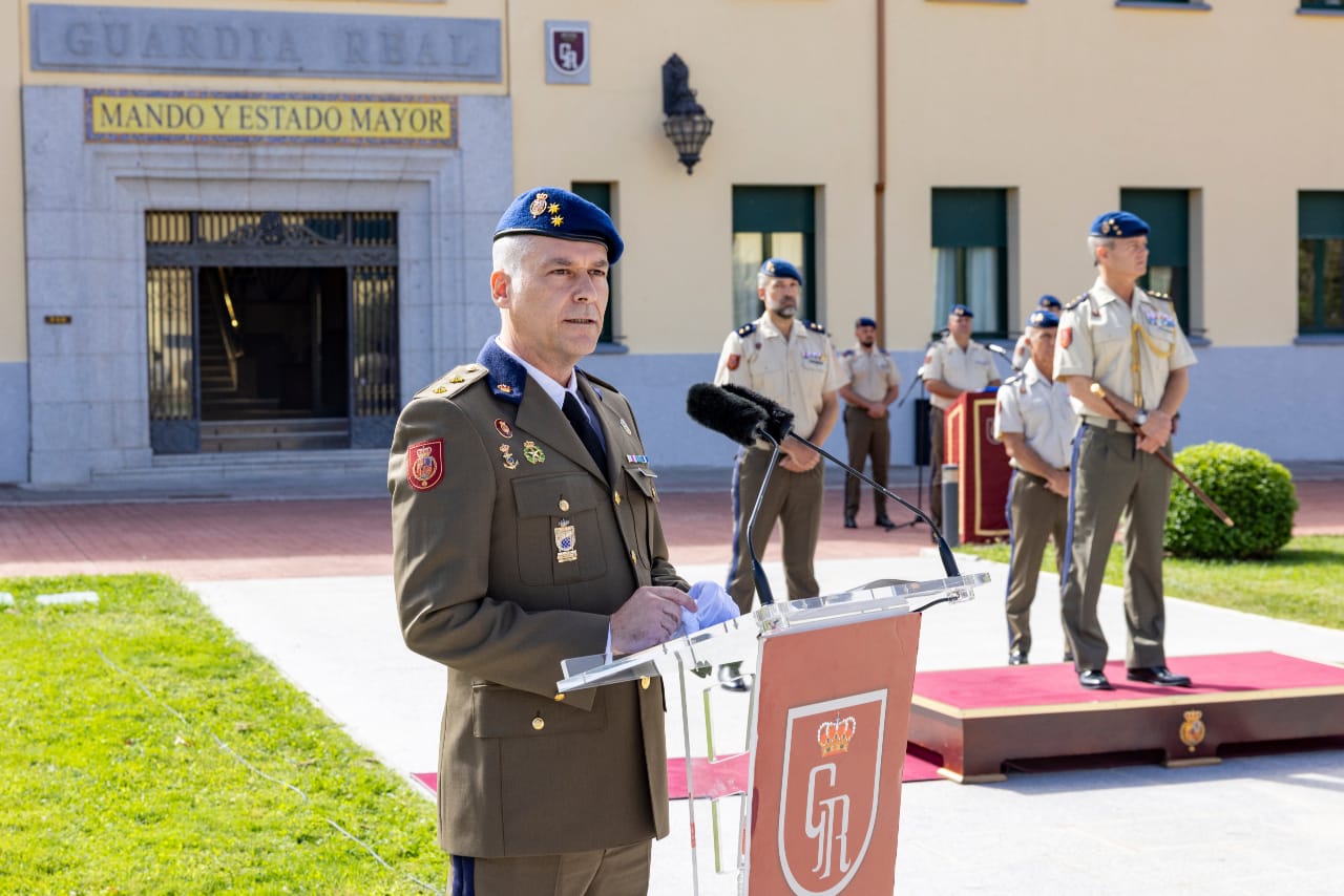2. El nuevo jefe de la SAE, el teniente coronel Antonio Caparrós, durante su alocución.