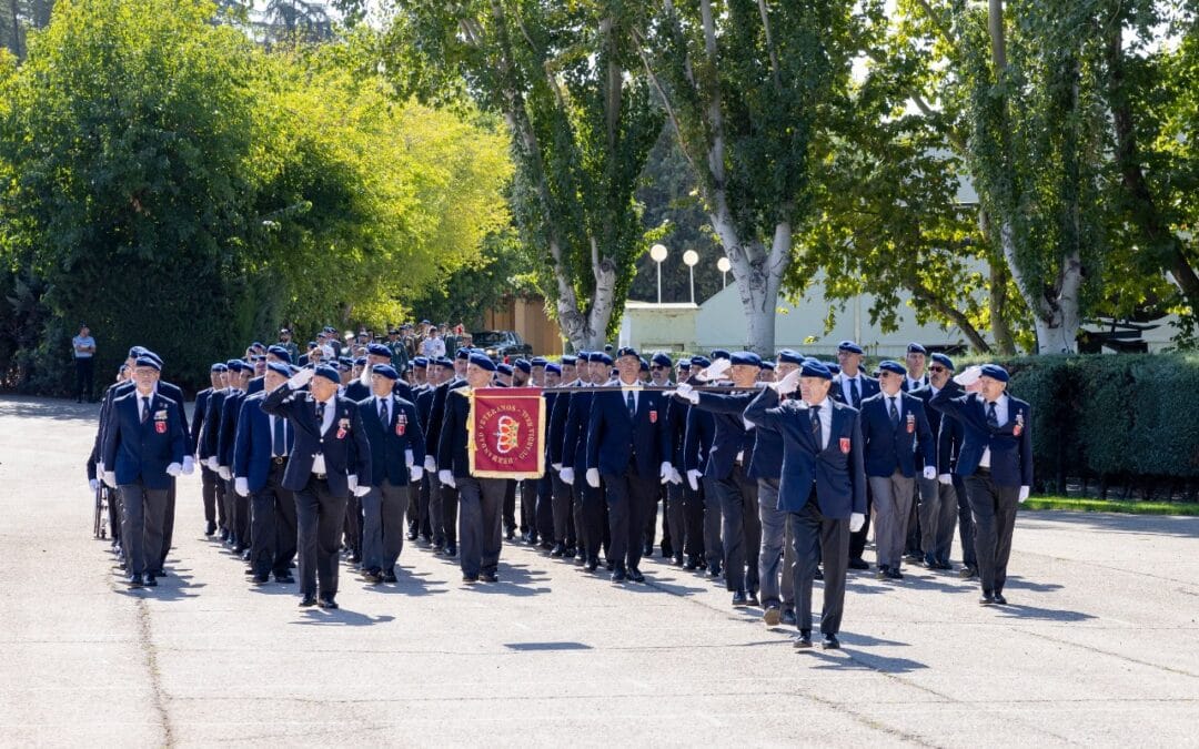 Una de las unidades de veteranos participan en el desfile