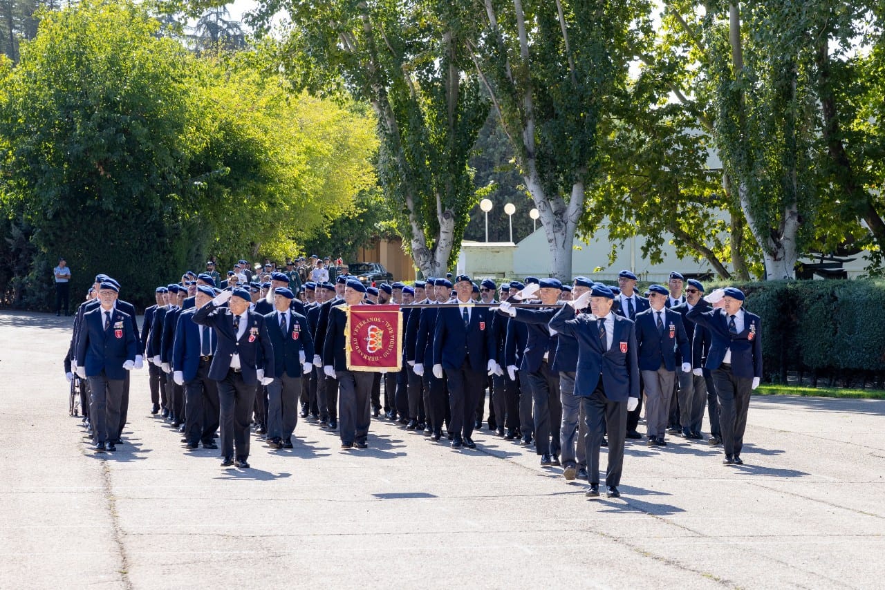 Una de las unidades de veteranos participan en el desfile